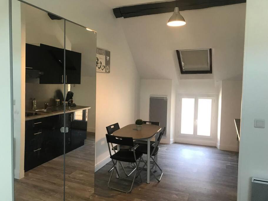 Studio Du Chateau Apartamento Champs-Sur-Marne Exterior foto